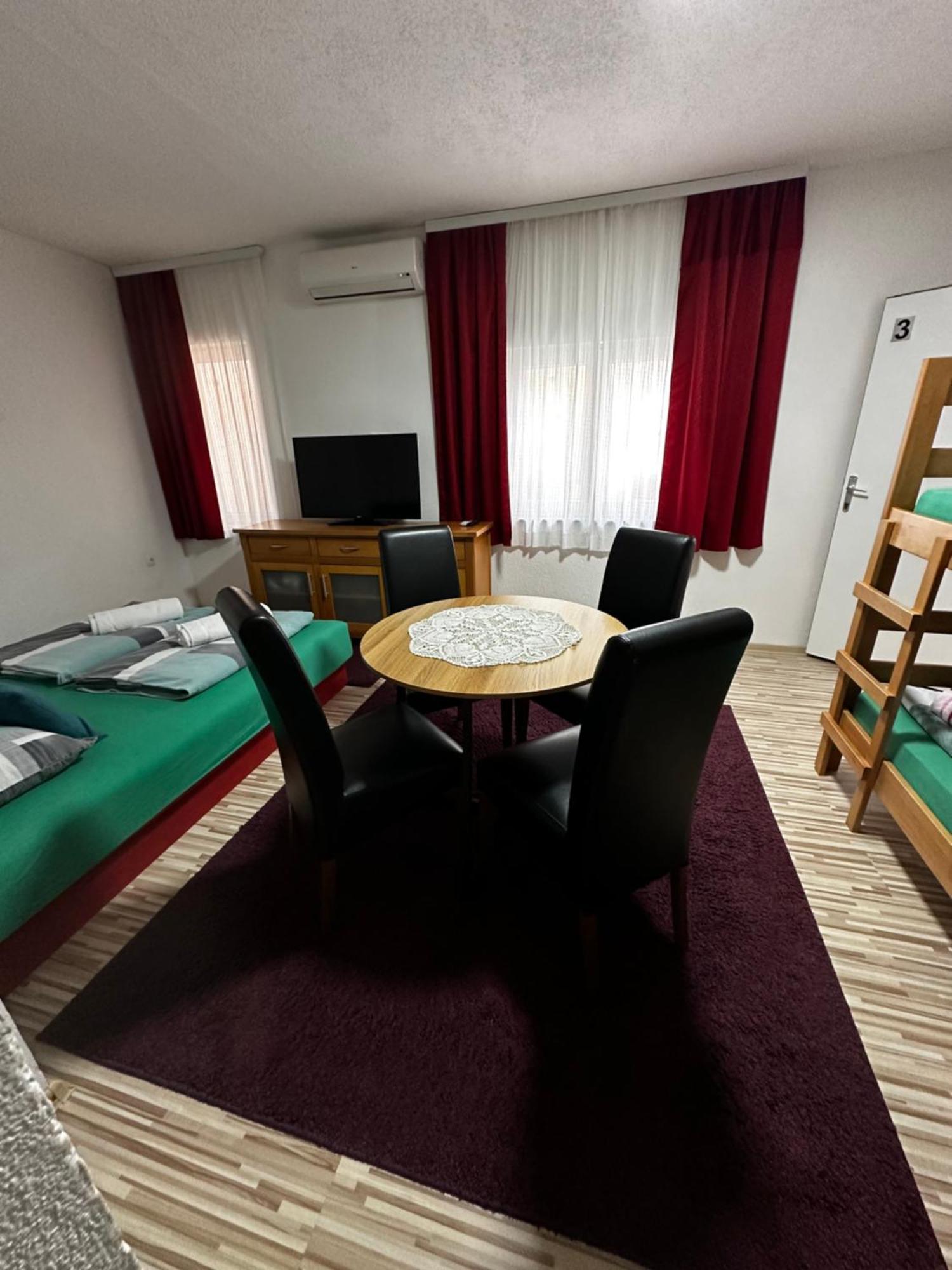 Guest House Nana Мостар Екстериор снимка