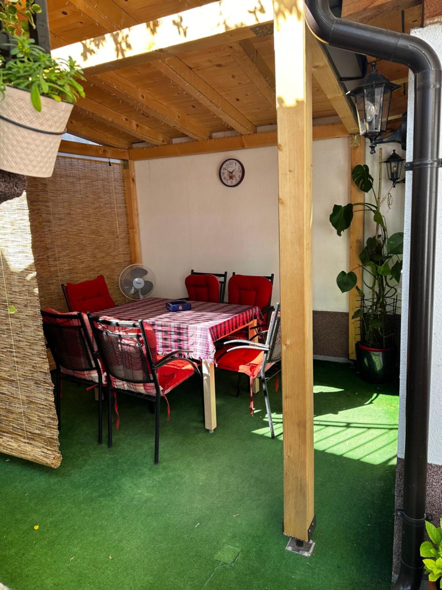 Guest House Nana Мостар Екстериор снимка