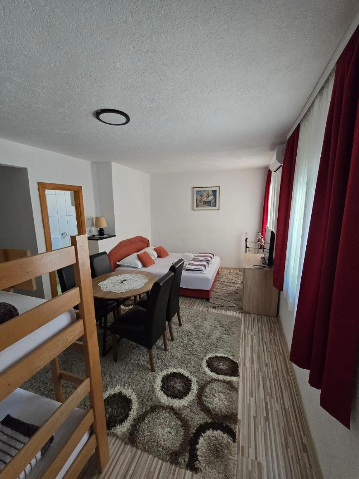 Guest House Nana Мостар Екстериор снимка