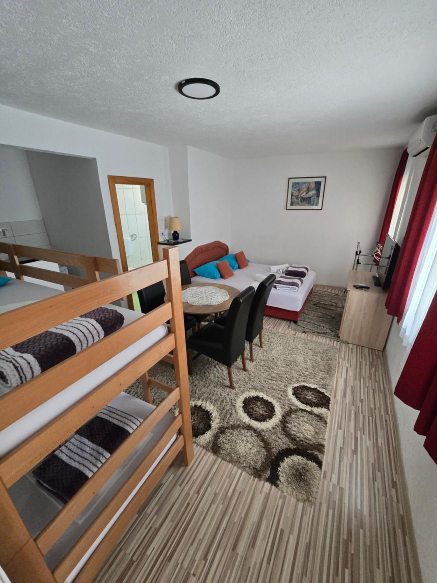 Guest House Nana Мостар Екстериор снимка